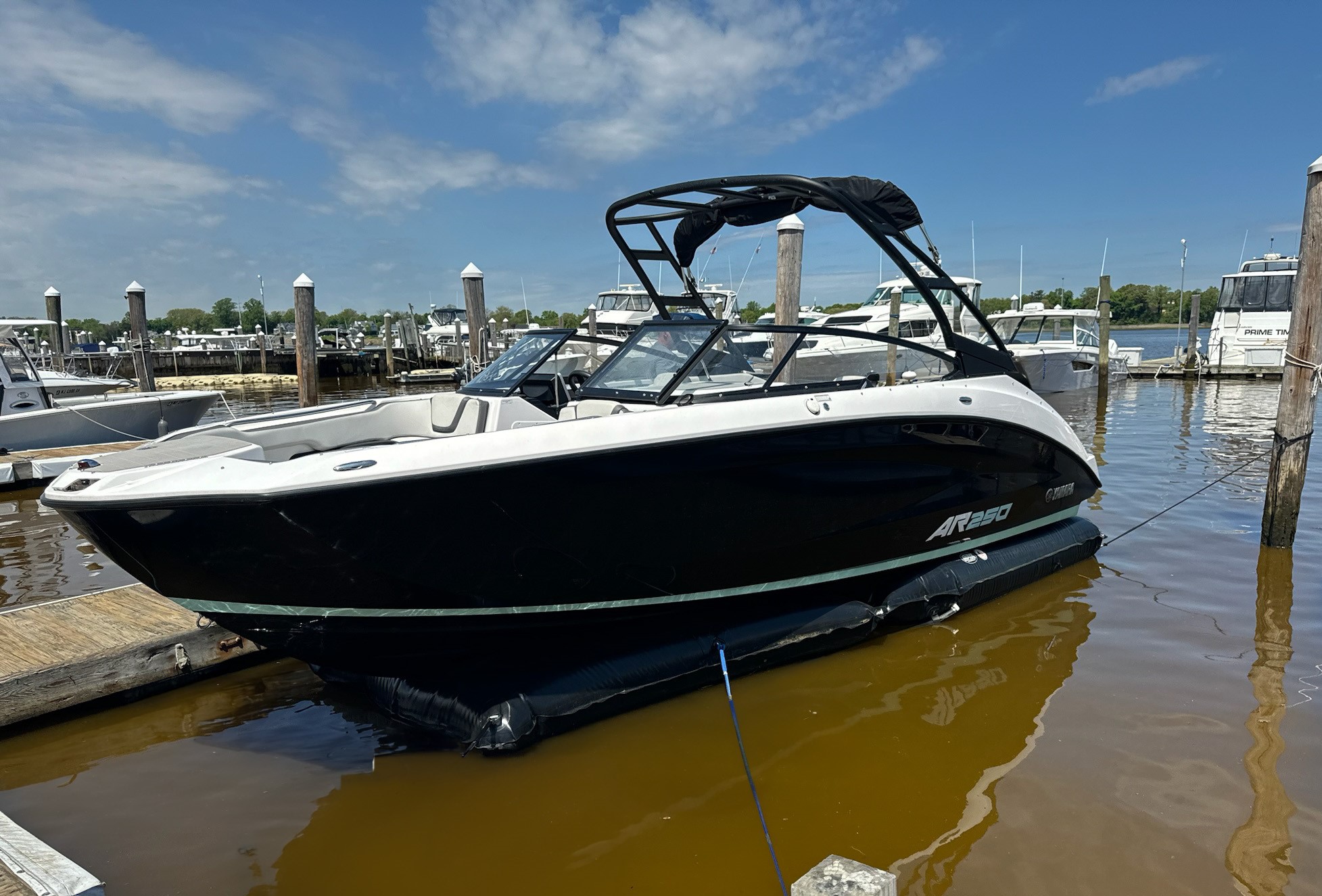 Air-Dock boat lift, Jet boat, Jet boat on Air-Dock, Jet boat on boat lift, Jet boat lift, Yamaha, Yamaha ar250 lift