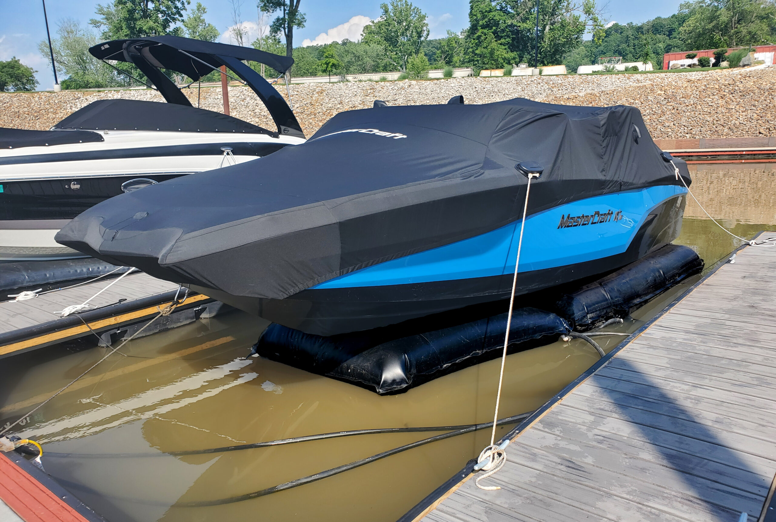 Air-Dock boat lift, Inboard boat, Inboard boat on Air-Dock, Inboard boat on boat lift, Inboard boat lift, MasterCraft