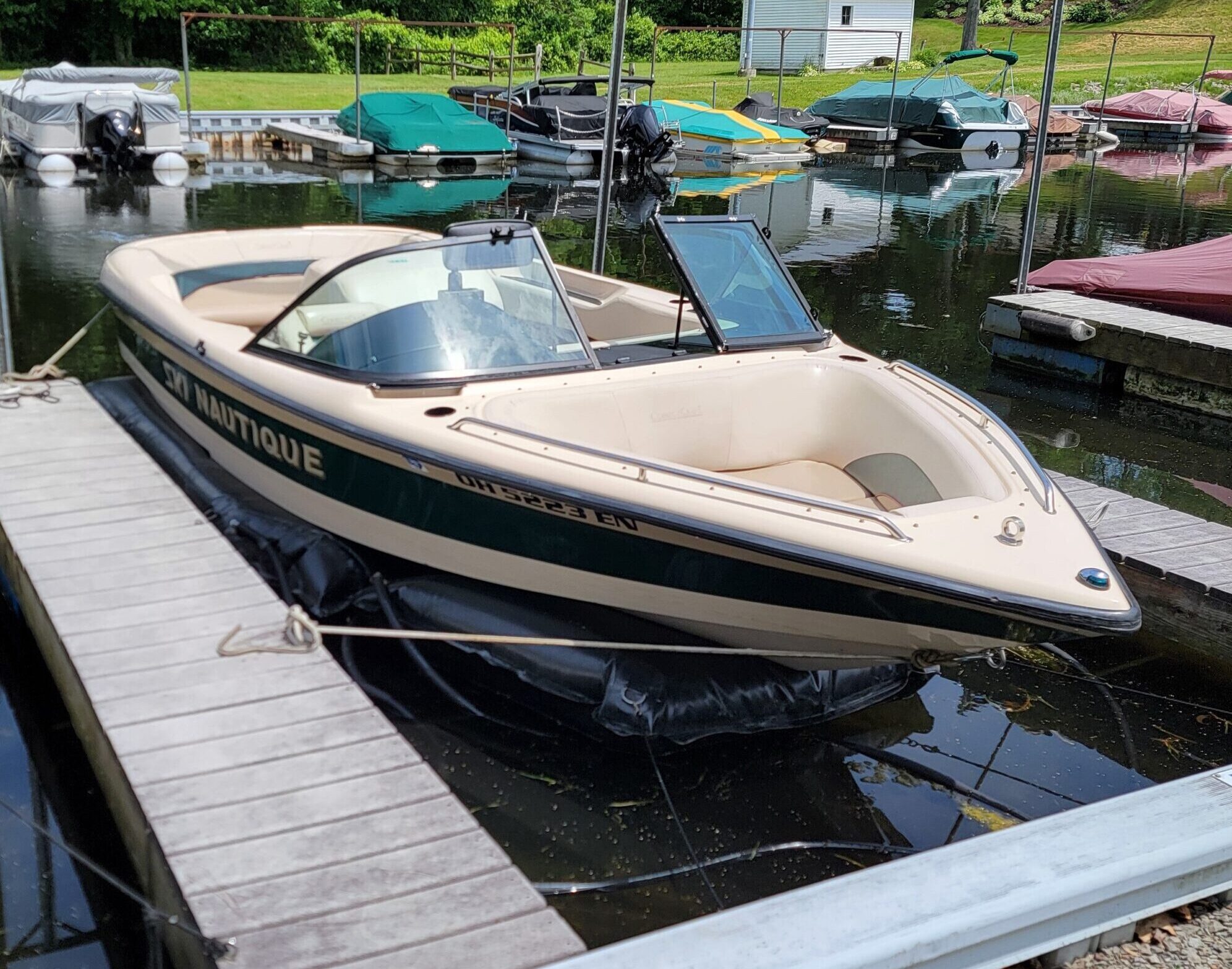 Air-Dock boat lift, Inboard boat, Inboard boat on Air-Dock, Inboard boat on boat lift, Inboard boat lift, ski nautique