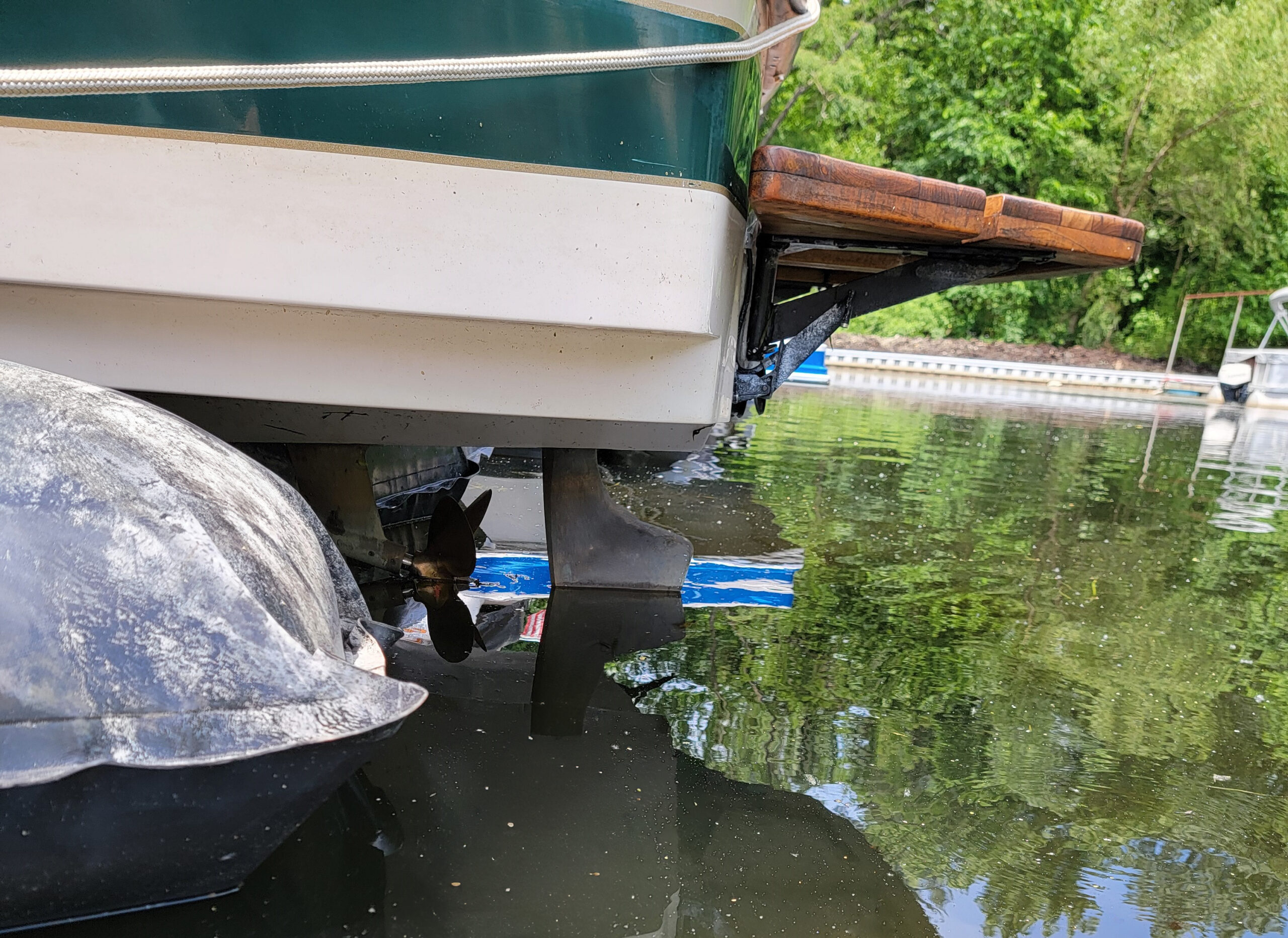 Air-Dock boat lift, Inboard boat, Inboard boat on Air-Dock, Inboard boat on boat lift, Inboard boat lift, ski nautique